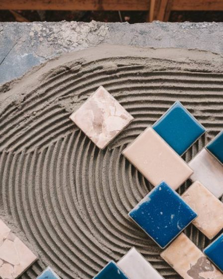 Techniques innovantes pour optimiser l’adhérence du carrelage sur une chape à base de ciment