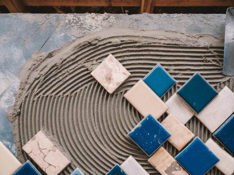 Techniques innovantes pour optimiser l’adhérence du carrelage sur une chape à base de ciment
