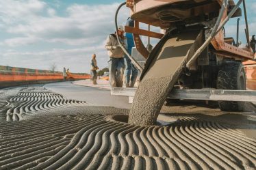 Chape fluide : avantages et limites selon les types de projets de construction