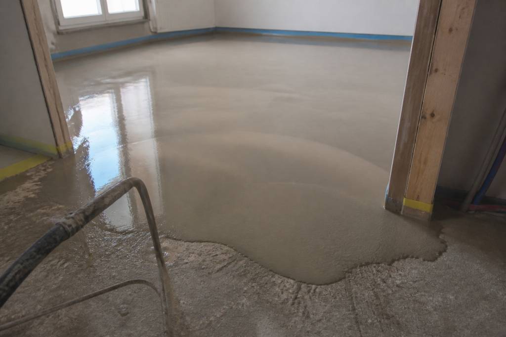 Chape liquide en rénovation : comment gérer les supports irréguliers et les contraintes de chantier
